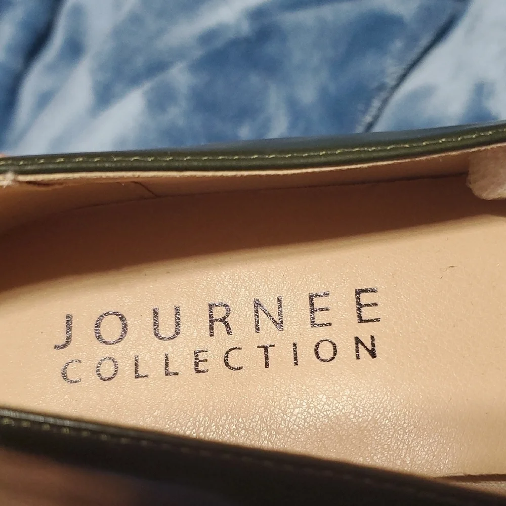 Journee Collection Green Heeled Loafers with Classic Design Nwot